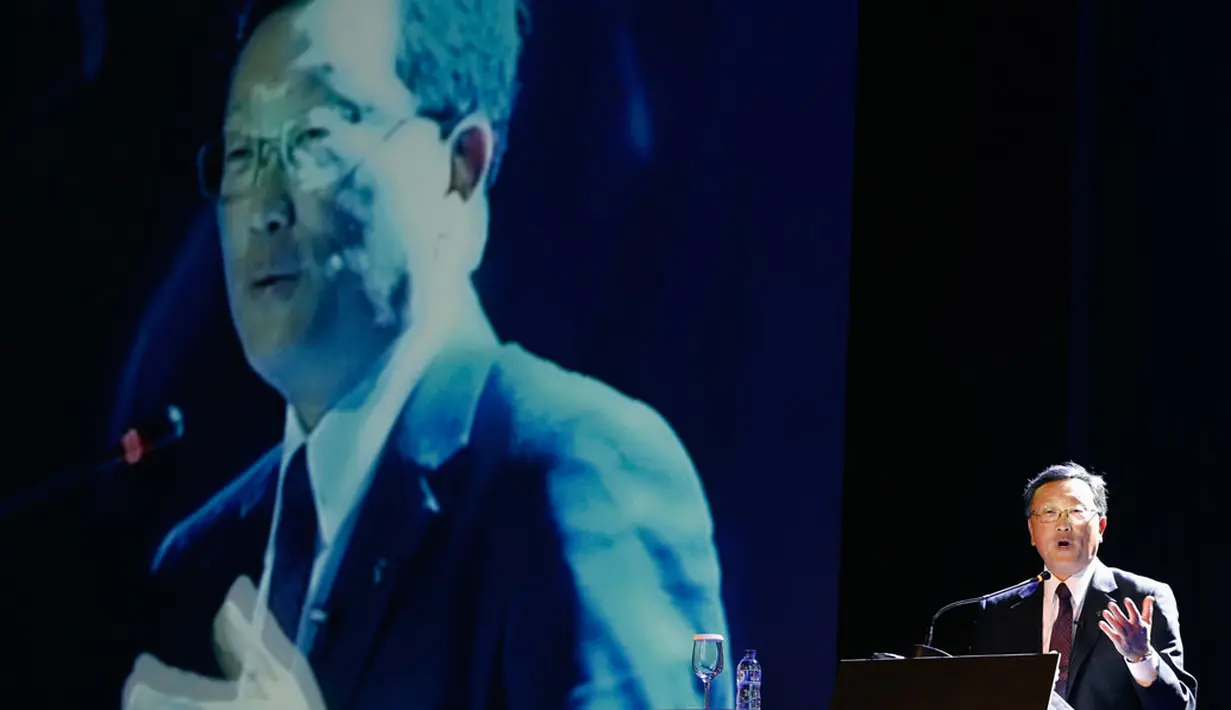 Menurut CEO BlackBerry, John Chen, dari konsep hingga pengiriman, BlackBerry Z3 Jakarta edition dirancang khusus dalam pemikiran terhadap pelanggan Indonesia, (13/5/2014). (REUTERS/Beawiharta)