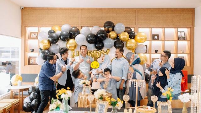 7 Momen Ulang Tahun Roger Danuarta yang ke-39 Tahun, Dirayakan Bareng Keluarga