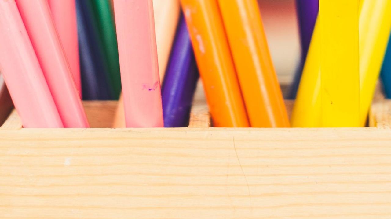 Proses menggambar tidak hanya memberikan kesenangan visual, tetapi juga merupakan cara yang efektif untuk mengungkapkan ide dan emosi. Bagi para pemula, memasuki dunia menggambar mungkin terasa menantang, tetapi dengan beberapa langkah sederhana dan kesab