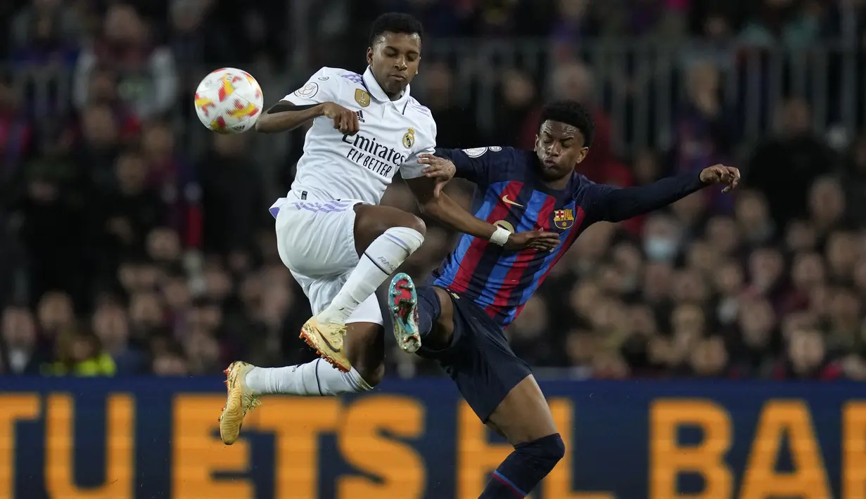 Barcelona sudah berhasil mendapatkan peluang matang pada menit ke-15 melalui sundulan Raphinha.  (AP Photo/Joan Mateu Parra)
