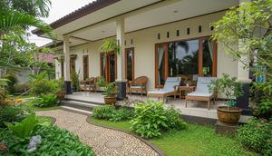Rumah dengan Teras Lebar & Taman Refleksi. Foto: Gemini