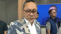 Ketum PAN Zulkifli Hasan (Zulhas) merespons elektabilitas Menteri BUMN Erick Thohir di Jawa Timur sebagai bakal cawapres moncer. (Liputan6.com/Elza Hayarana Sahira)