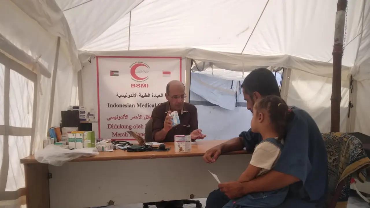 Klinik Indonesia yang berlokasi di Khan Younis, Gaza, telah beroperasi selama satu bulan penuh di bawah kepemimpinan dr. Amin Al-Nawajha