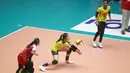 <p>Pemain timnas bola voli putri Indonesia, Ratri Wulandari berusaha membangun serangan saat menghadapi India pada laga Grup E Babak 8 Besar Kejuaraan Bola Voli Putri AVC Challenge Cup 2023 di GOR Tri Dharma, Gresik, Jawa Timur, Jumat (23/6/2023). Indonesia menang 3-0 atas India (25-21, 25-15, 25-16) dan memastikan lolos ke semifinal sebagai juara Grup E. (Dok. PBVSI)</p>