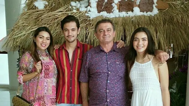 Jarang Terekspos, Ini 6 Potret Angela Gilsha dan Ayahnya yang Asal Italia