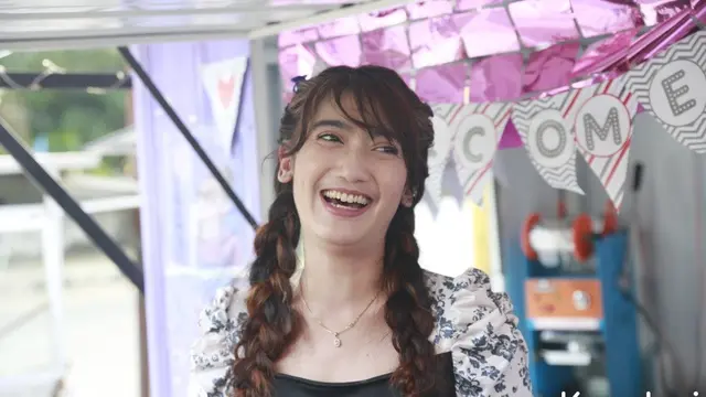 Revi Mariska dengan bisnis kecil-kecilannya