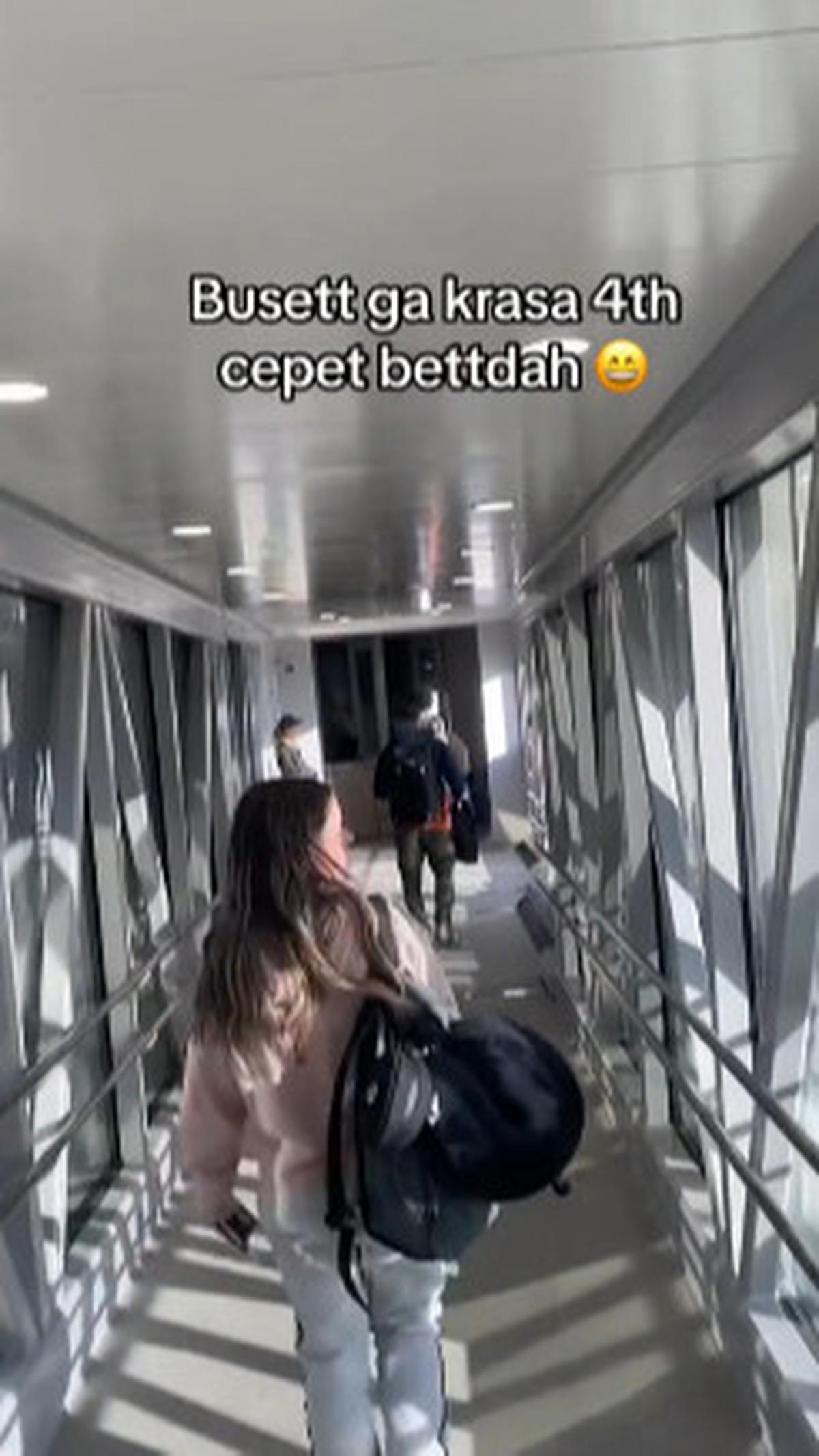 Ia pun mengaku tidak percaya sudah merantau jauh selama 4 tahun. Ia juga merasa waktu berjalan begitu cepat. "Buset enggak kerasa 4 tahun cepat banget deh 😄," katanya.<br>