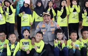 Cara Unik Mbah Con, Kapolresta Surakarta Bikin Bocah Akrab dengan Polisi