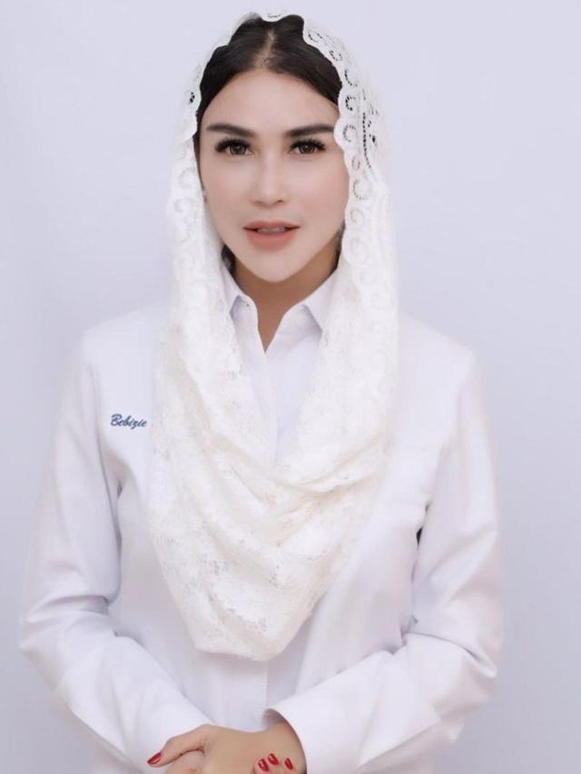 Artis penyanyi Indonesia yang juga merupakan politisi Partai Amanat Nasional (PAN) Bebizie Sri Mulyati dilantik menjadi Bendahara Umum Perempuan Amanat Nasional (PUAN) DPW DKI Jakarta.