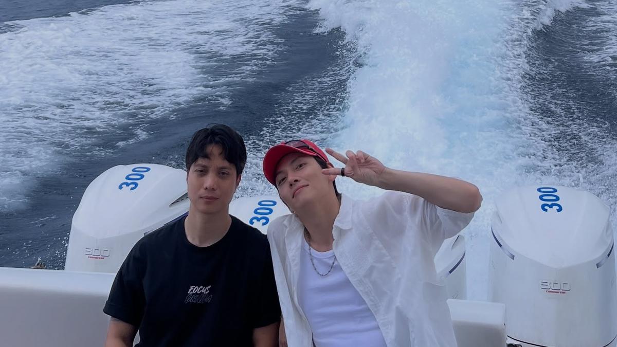 Gaya Bromance Dikta Wicaksono dan Ji Chang Wook Berlayar dengan Yatch, Tampilkan Wajah Mirip Bak Kakak Adik