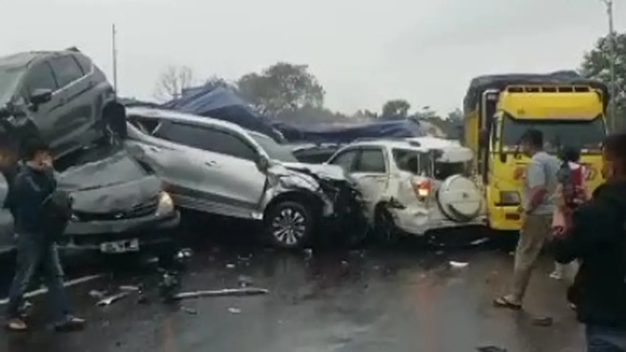 Kecelakaan beruntun terjadi di Tol Cipularang KM 92 pada Senin (11/11/2024).