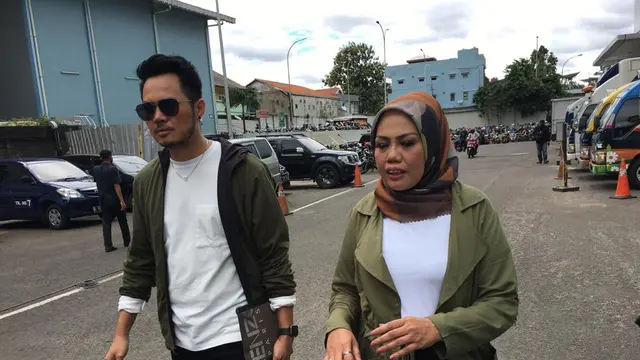 Elly Sugigi dan Aher (ist/ Munady Widjaja)