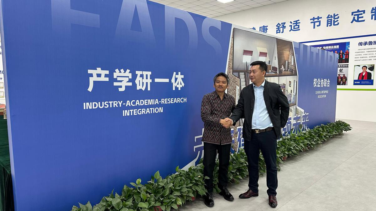 Sulap Selokan Jadi Kolam Lele, Inovasi Ketua RT Ini Sedot Perhatian Media China