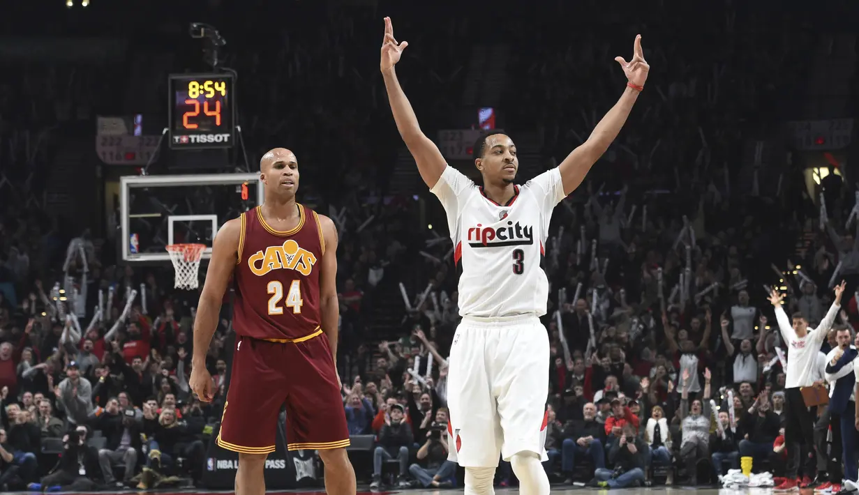 Ekspresi pemain Portland Trail Blazers, C.J. McCollum usai timnya kalahkan Cleveland Cavaliers pada laga NBA basketball game di oda Center, Portland (11/1/2016). Blazers menang 102-86.  (AP/Steve Dykes)