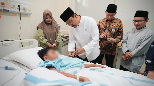 Mensos Jenguk Santri