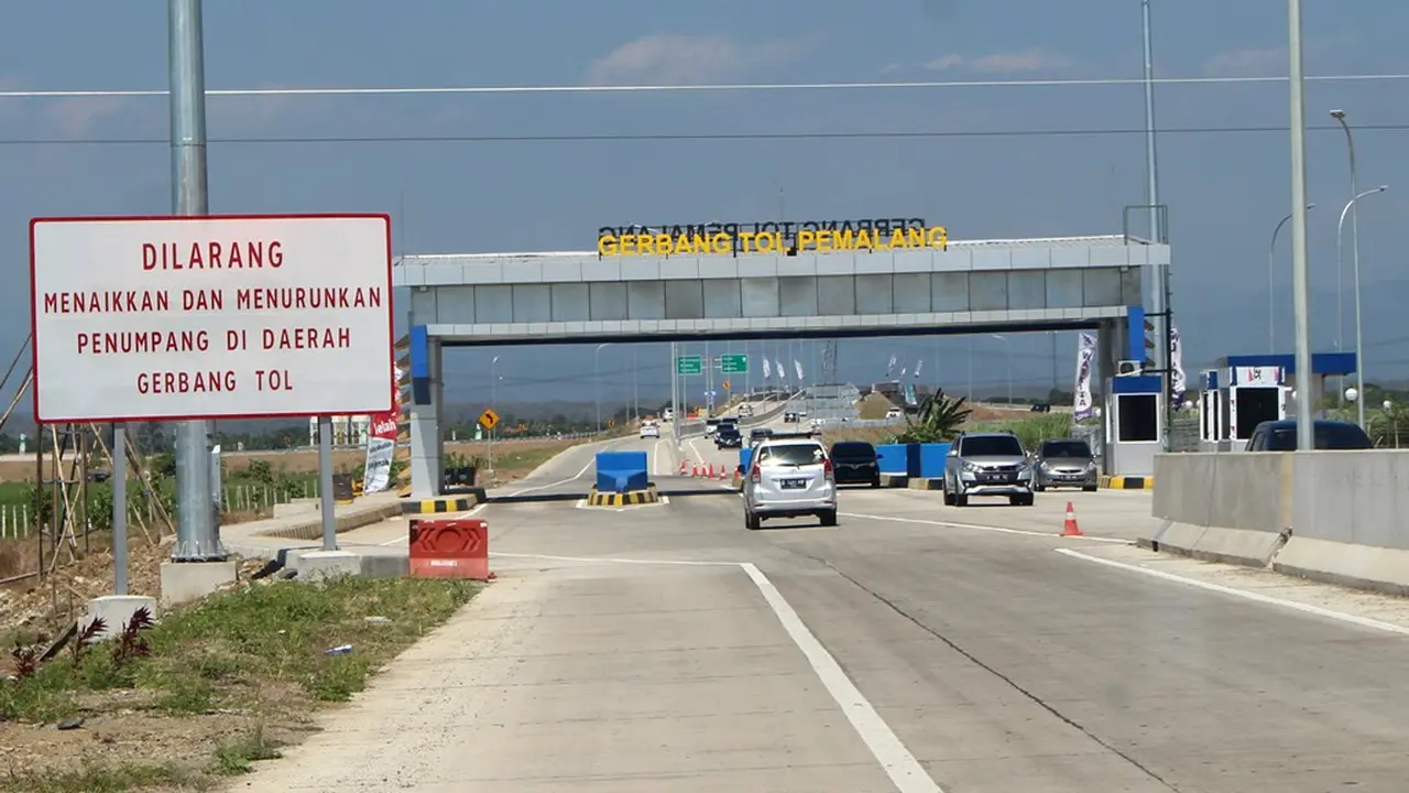 Gerbang tol Pemalang, Jawa Tengah. (Foto: Liputan6.com/Polres Pemalang/Muhamad Ridlo)