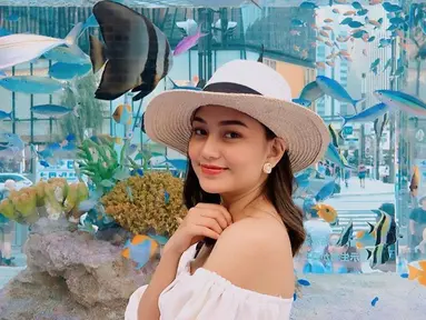 Gadis muda Dara Arafah yang masih berusia 19 tahun menjadi sosok selebgram yang sedang menjadi perbincangan baru-baru ini. Perseteruannya dengan Lucinta Luna di media sosial masih berlanjut dan diikuti banyak netizen. (Liputan6.com/IG/@daraarafah)