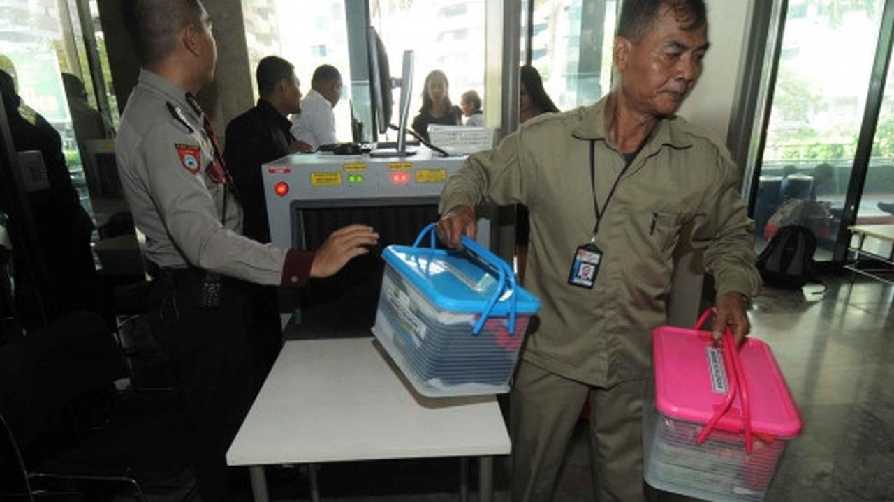 Jelang Lebaran, barang para tahanan KPK diperiksa sinar X