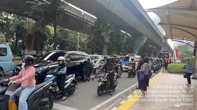 BMW X5 Mogok di Kuningan, Proses Evakuasi Terkendala