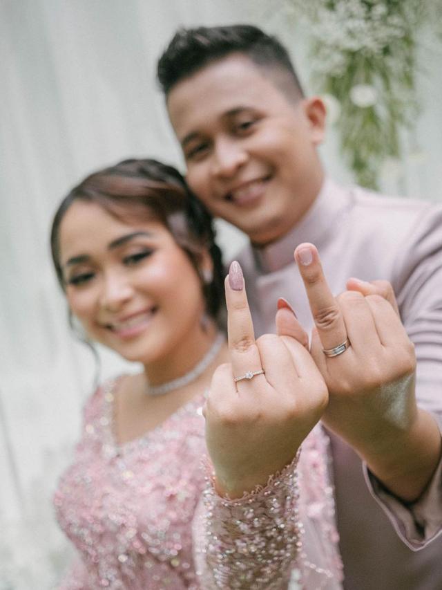 6 Potret Lamaran Syifa Adik Ayu Ting Ting, Digelar di Resort Mewah