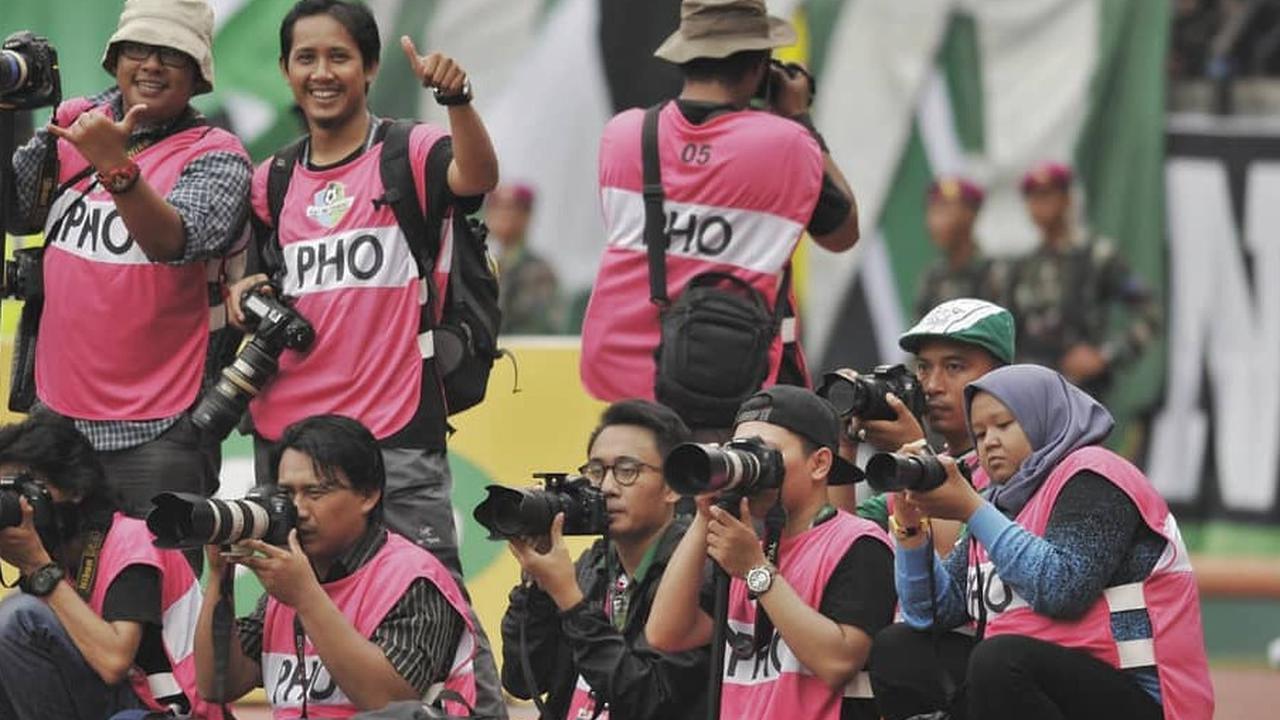 Tips Aman Meliput Sepak Bola di Stadion Gelora Bung Tomo