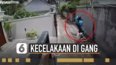 Terekam kamera CCTV aksi nekat pengemudi motor sport gaspol motornya di gang berbuntut kecelakaan.