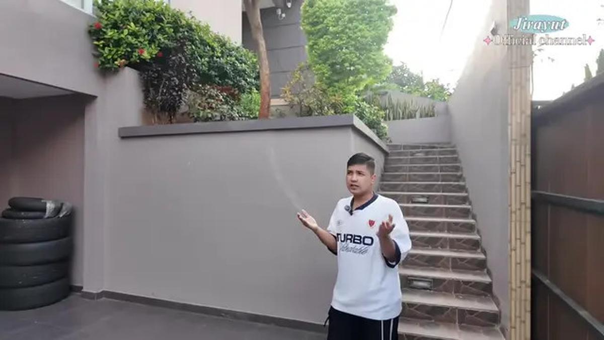7 Potret Fasad Depan Rumah Jirayut di Jakarta, Megah dengan Desain Modern