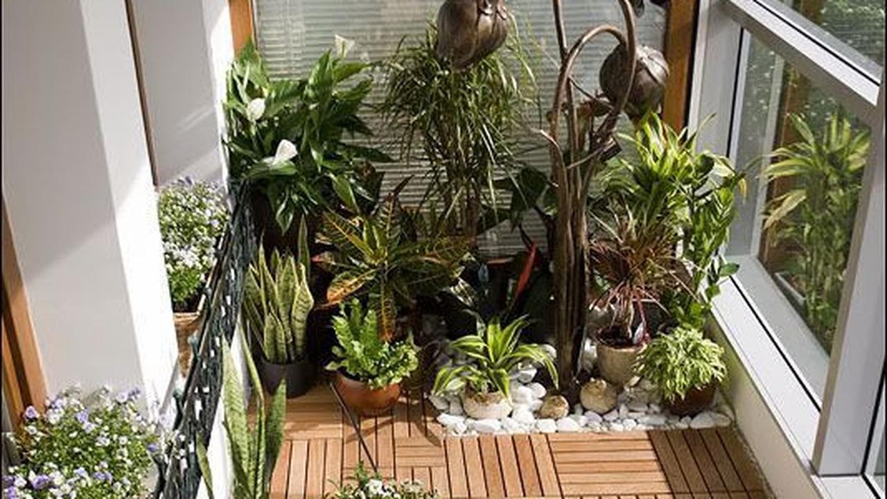 Ilustrasi Balkon dengan Decking Kayu (©Pinterest)