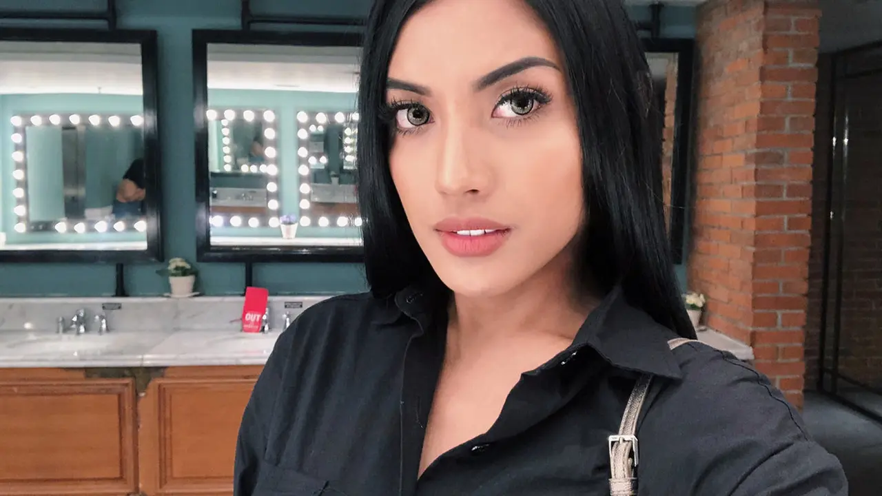 [Bintang] Dari Makeup Nude Sampai Glamor, Cantiknya Millendaru Makin Bikin Jantung Berdebar Kencang