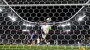 Pemain Jerman, Niclas Fullkrug (kanan) berusaha mencetak gol ke gawang Skotlandia pada laga pembuka Grup A Euro 2024 di Allianz Arena, Munchen, Jerman, Sabtu (15/06/2024) WIB. (AP Photo/Antonio Calanni)