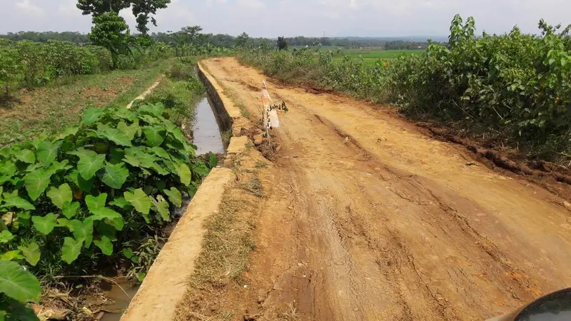 Jalan Alternatif Jonggol Rusak Parah, Warga Ancam Tutup Jalan