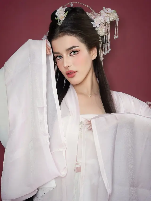 5 Pesona Perempuan Berparas Arab Tasya Farasya dalam Sentuhan Douyin Makeup Look