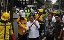 FOTO: Pemprov DKI Mulai Bongkar Tiang Monorel Mangkrak di Jalan HR Rasuna Said