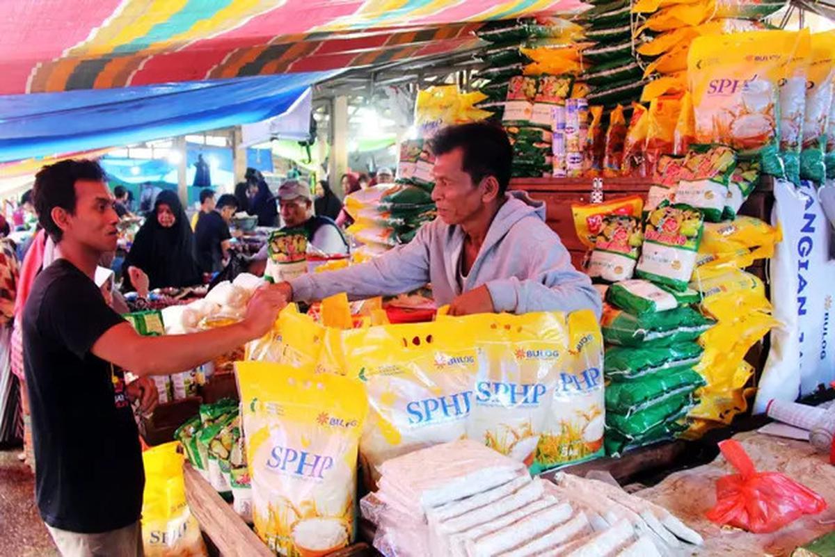 900 Ton Beras SPHP Disebar di Wilayah Sumatera dan Kalimantan
