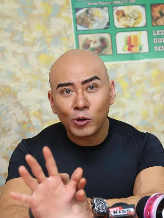 Deddy Corbuzier sebelum dikenal sebagai presenter, lebih dulu menjadi seorang mentalist. Bahkan dikenal sangat handal dalam memprediksi, bahkan koran nasional sekaligus. (Nurwahyunan/Bintang.com)