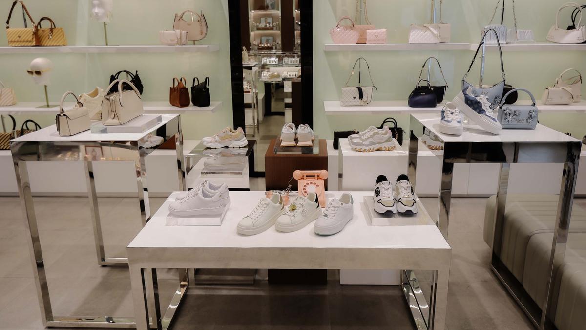 Style in Every Step, Koleksi Footwear Terbaru dari GUESS untuk Generasi Muda