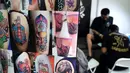 Sejumlah gambar tato terlihat saat acara Bali Tattoo Expo 2017 di pulau resor Indonesia, Denpasar, Bali (12/5). Acara ini digelar selama 3 hari, mulai (12/5/2017) sampai (14/5/2017). (AFP Photo/Sonny Tumbelaka)