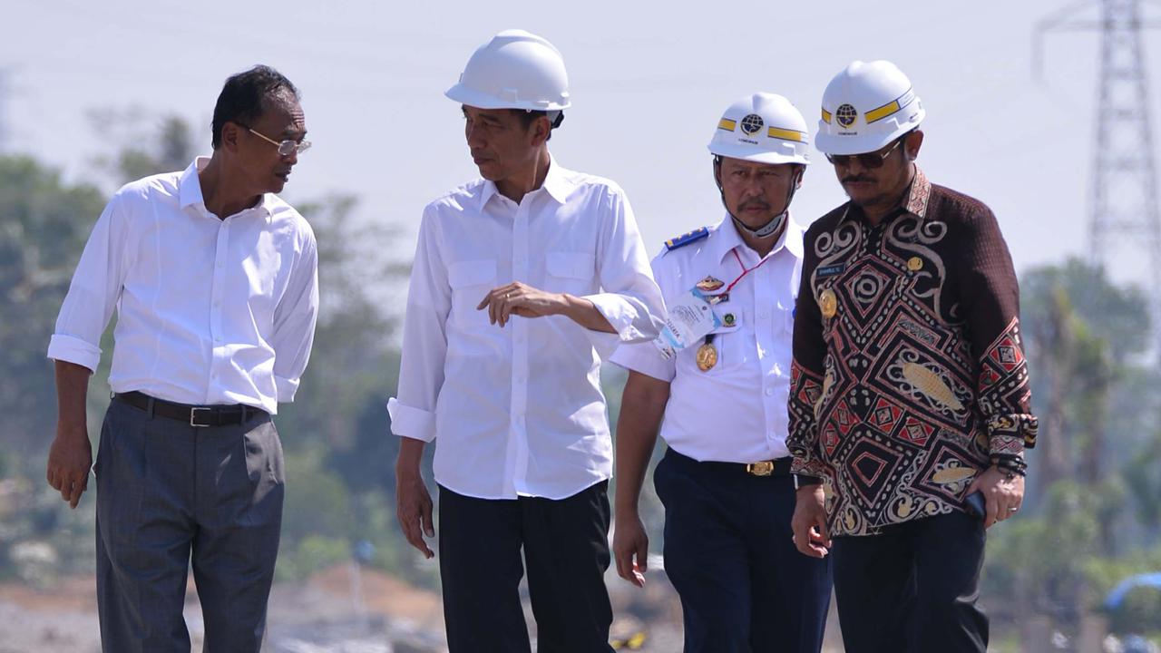 20151125- Jokowi Tinjau Proyek Kereta Api di Sulsel- Biro Pers Presiden