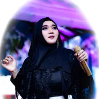 Potret terbaru Sulis pelantun lagu religi 'Cinta Rasul'. (Sumber: Instagram/suliszehra)