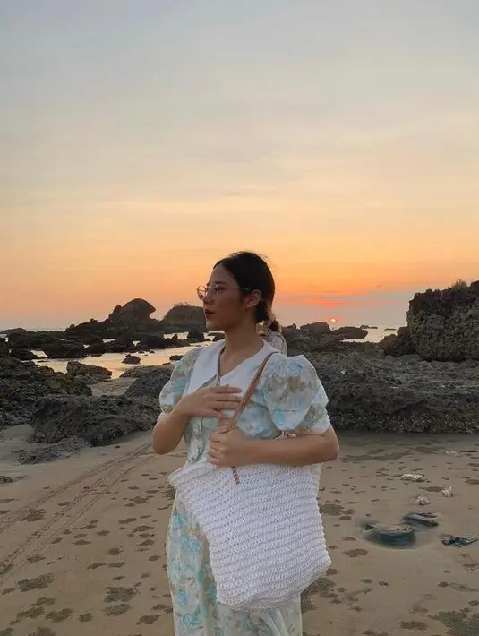 Selain kemampuannya di bidang tarik suara, penampilan perempuan kelahiran Mei 2000 ini juga tak luput dari sorotan. (Instagram/cakecaine).