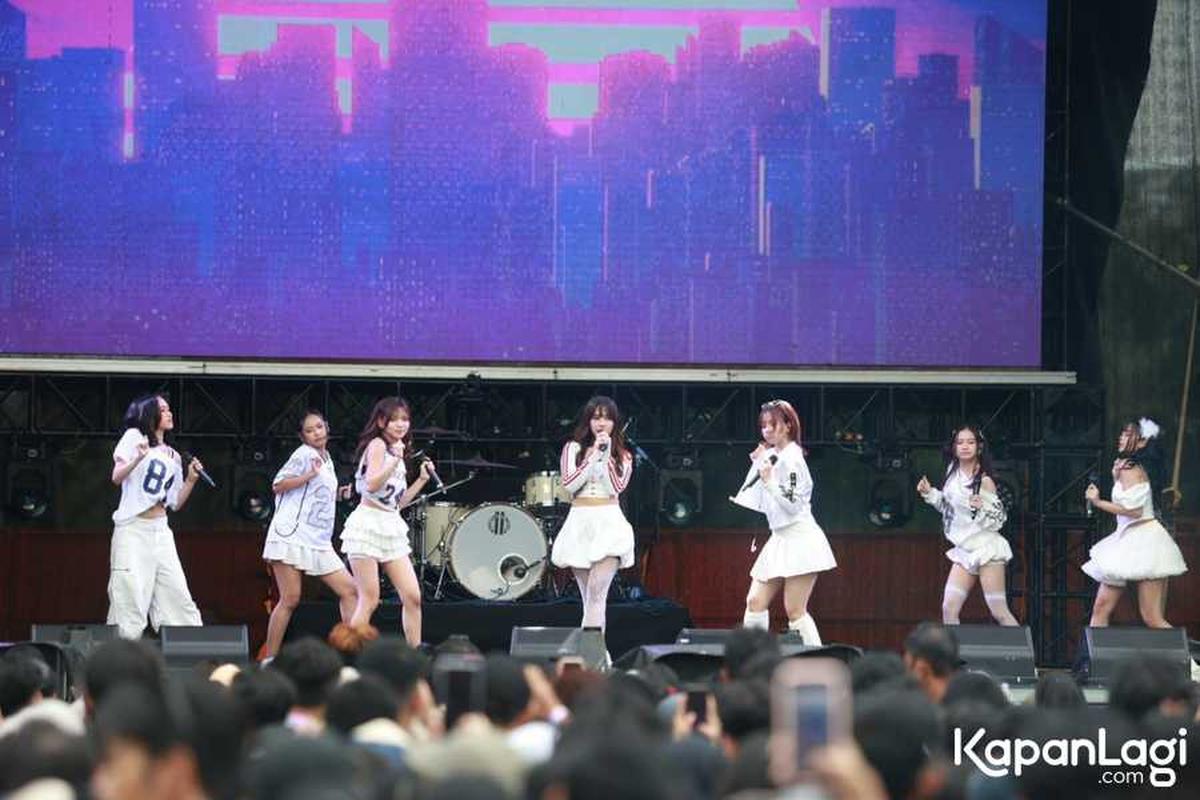 KapanLagi Buka Bareng BRI Festival 2025 Dibuka dengan Penampilan Girlband V1RST, Meriah Penuh Sambutan Penonton!