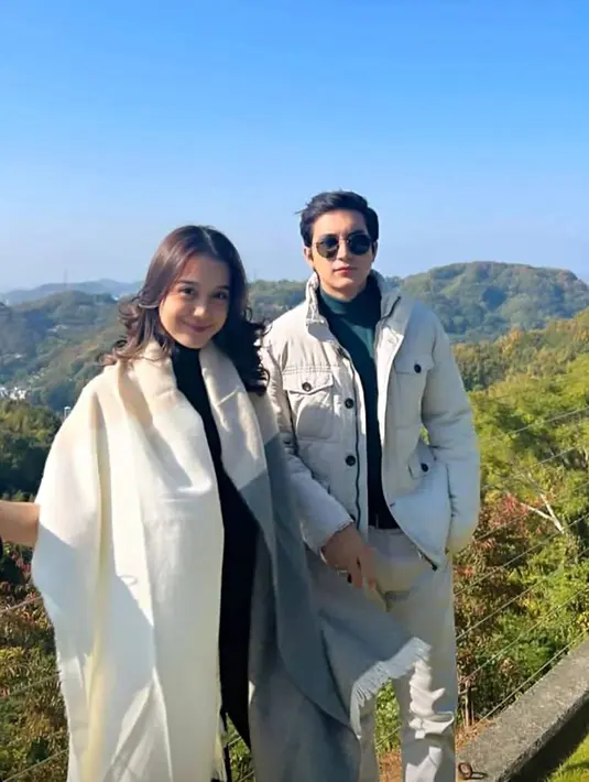 Mengambil lokasi syutng sampai ke Negeri Sakura, membuat banyak pecinta layar kaca tidak sabar dengan cerita sinetron baru ini. Pasalnya, pengambilan lokasi syuting yang sampai luar negeri kebanyakan dilakukan untuk film. Namun kali ini dalam syuting sinetron pun sampai luar negeri. (Liputan6.com/IG/@estapramanita)