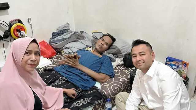Momen Raffi Ahmad Jenguk Fahmi Bo yang Sedang Terbaring Sakit di Rumah/Instagram @raffinagita1717