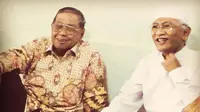 KH Ahmad Mustofa Bisri (Gus Mus) dan KH Abdurrahman Wahid (Gus Dur) (Duniasantri)