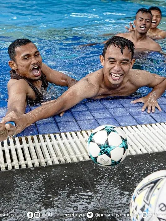 Persebaya menjaga kesehatan para pemainnya dengan menjalani  Contrast Bath yang merupakan pengobatan terhadap cedera olahraga serta relaksasi tubuh (Liputan6.com/IG/@officialpersebaya)