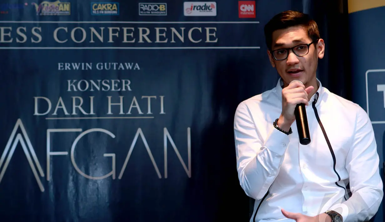 Penyanyi Afgan saat jumpa pers Konser Dari Hati di, kawasan SCBD, Jakarta, Rabu (14/1/2015). (Liputan6.com/Faisal R Syam)