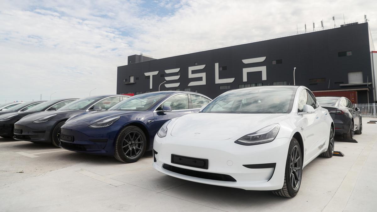 Diskon Besar-besaran, Penjualan Mobil Listrik Tesla Meningkat Tajam