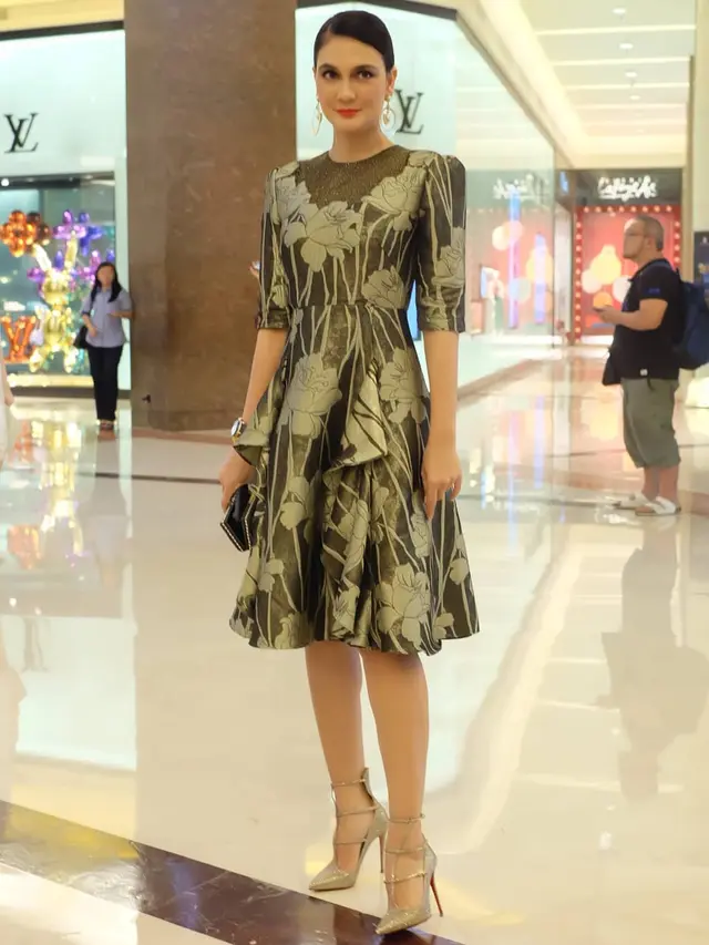 [Bintang] Sebelum Menikahi Renata Kusmanto, Intip Dulu Kecenya Gaya 4 Mantan Pacar Fachri Albar Ini