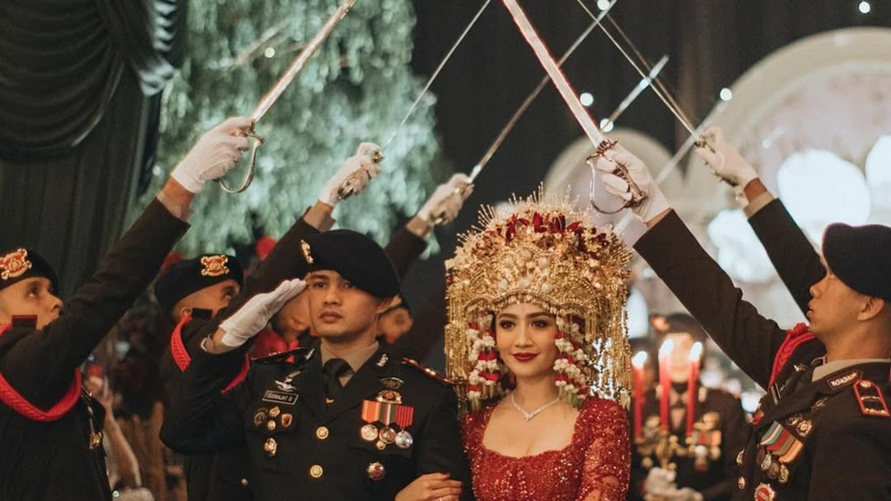Jadi Istri Polisi, Ini Potret Febby Rastanty Pakai Seragam Ibu Bhayangkari Bikin Terpukau