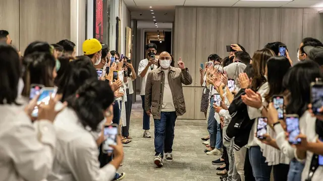 Rayakan Bersama Karyawan, Ini 7 Potret Ulang Tahun Irwan Mussry yang ke 60